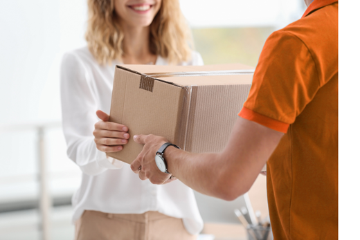 Cliente satisfecho recibiendo sus productos traídos desde USA a Perú